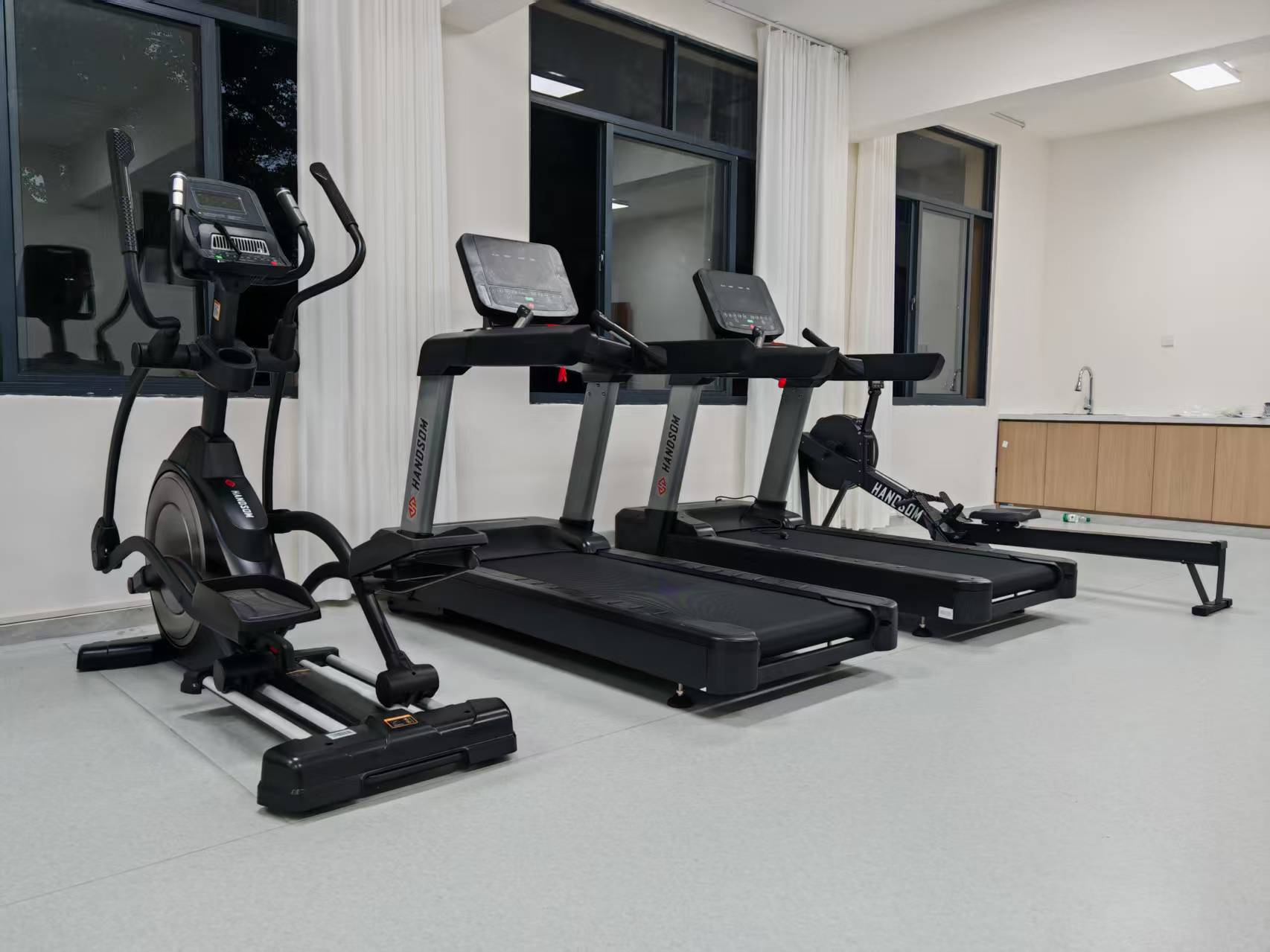 悍德森| 江城中學(xué) 健身房配置方案